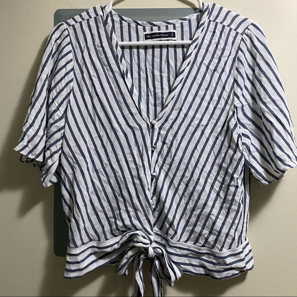 Offerme$5❗️ A&F White Size Small Short Sleeve Blouse with Navy Stripped pattern - Picture 1 of 7